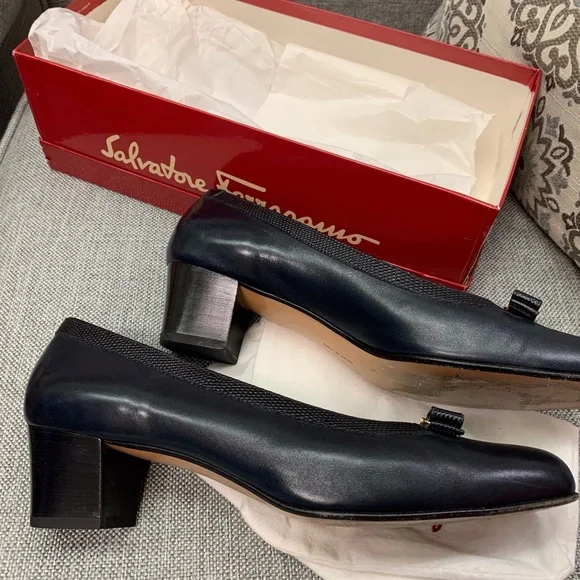 SALVATORE FERRAGAMO small Vara bow pump with trim - Main Image